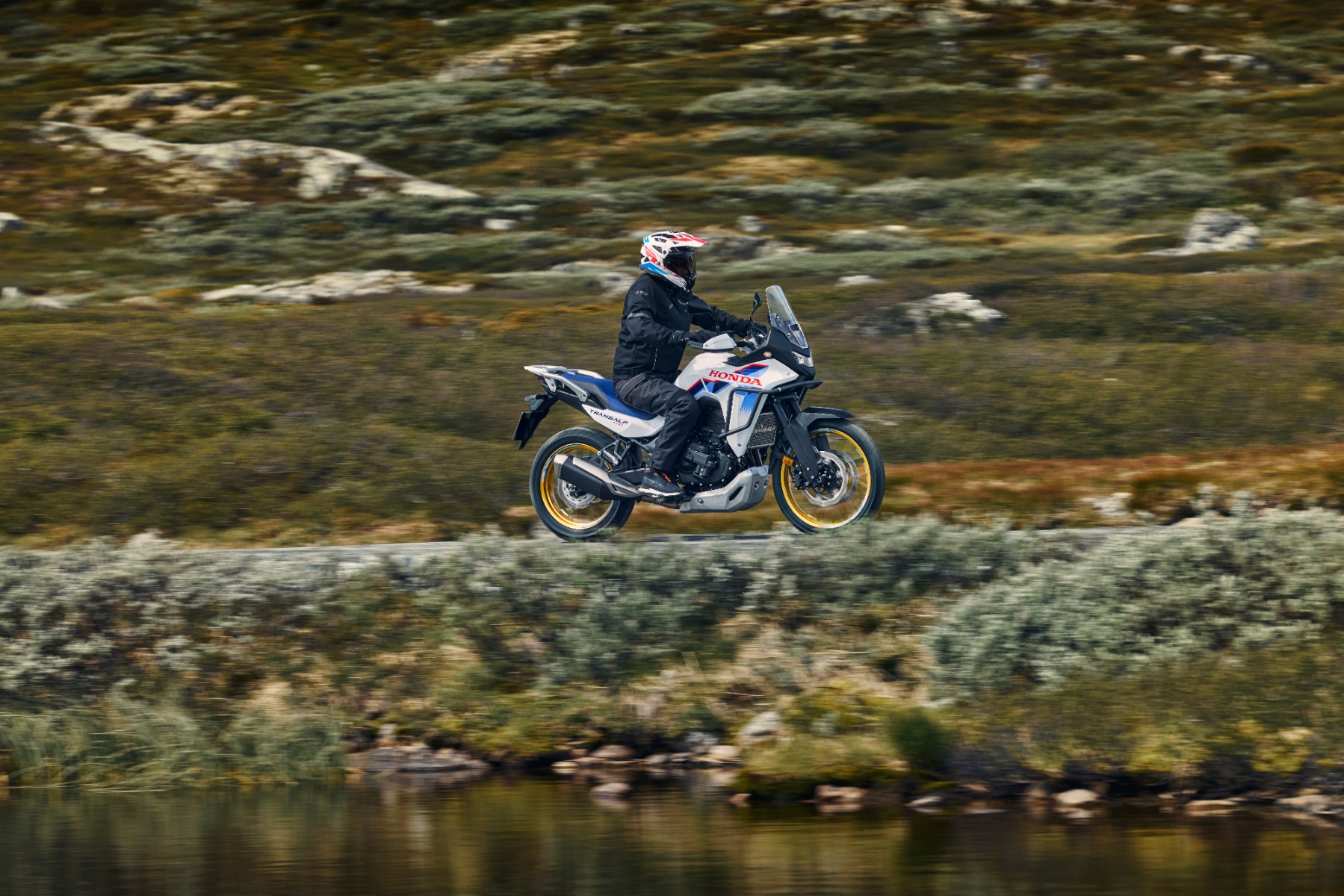 2026-XL750_TRANSALP_location_Dynamics_012_L