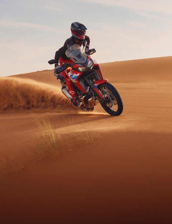 CRF1100 AFRICA TWIN crf1100africatwin-man-product-page-hero-mobile-1600x2080-01