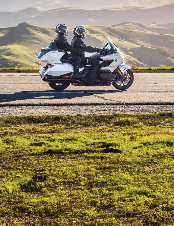 goldwing-tour-product-page-hero-mobile-1600x2080-01